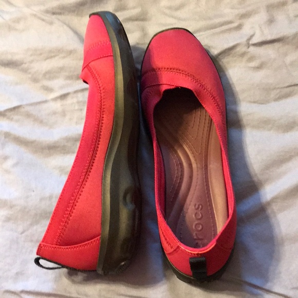 NWOT Hot Pink Crocs Flats - Picture 2 of 3